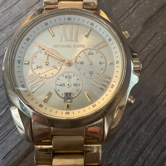 Michael Kors Oversized Gold-Tone Watch - Picture 2 of 3